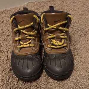 Nike Kids Brown and Black Boots with Yellow Laces